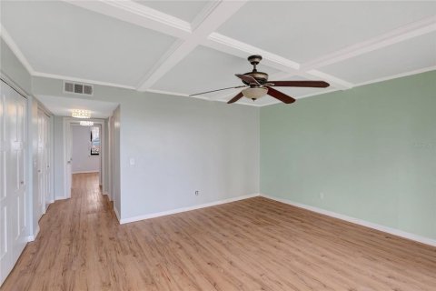 Condo in Clearwater, Florida, 2 bedrooms № 2266441 - photo 17
