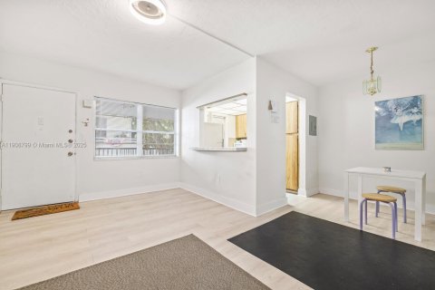 Copropriété à vendre à Surfside, Floride: 1 chambre, 52.03 m2 № 1964665 - photo 4