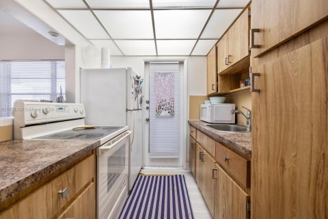 Copropriété à vendre à Surfside, Floride: 1 chambre, 52.03 m2 № 1964665 - photo 9