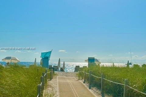 Copropriété à vendre à Surfside, Floride: 1 chambre, 52.03 m2 № 1964665 - photo 15