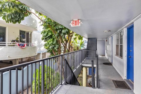 Copropriété à vendre à Surfside, Floride: 1 chambre, 52.03 m2 № 1964665 - photo 13