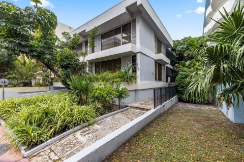 Copropriété à vendre à Surfside, Floride: 1 chambre, 52.03 m2 № 1964665 - photo 1