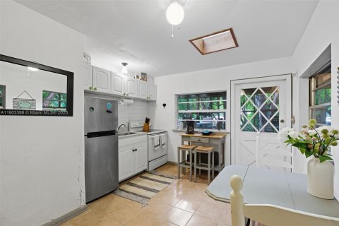 House in Tavernier, Florida 2 bedrooms, 73.86 sq.m. № 2034496 - photo 5