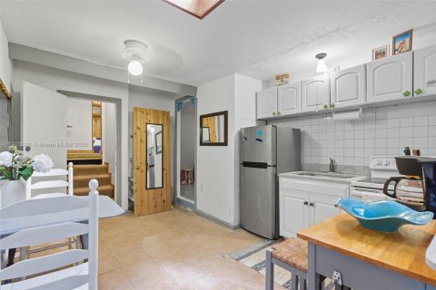 House in Tavernier, Florida 2 bedrooms, 73.86 sq.m. № 2034496 - photo 6