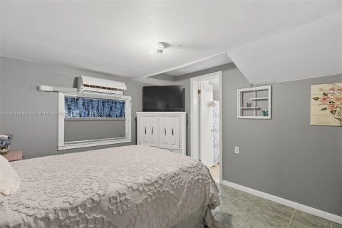 House in Tavernier, Florida 2 bedrooms, 73.86 sq.m. № 2034496 - photo 8