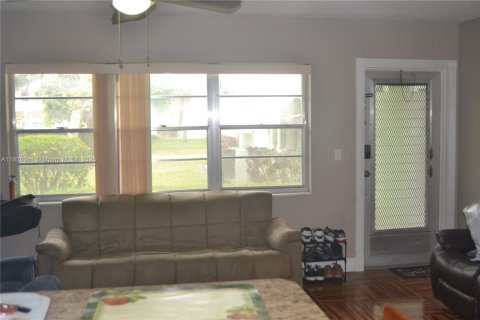 Copropriété à vendre à West Palm Beach, Floride: 1 chambre, 63.55 m2 № 1977230 - photo 2