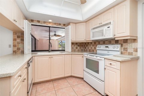 House in Punta Gorda, Florida 2 bedrooms, 164.25 sq.m. № 1637627 - photo 20