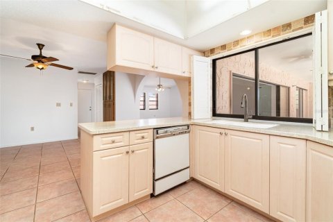 House in Punta Gorda, Florida 2 bedrooms, 164.25 sq.m. № 1637627 - photo 22