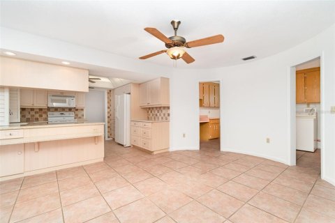 House in Punta Gorda, Florida 2 bedrooms, 164.25 sq.m. № 1637627 - photo 16
