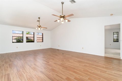 House in Punta Gorda, Florida 2 bedrooms, 164.25 sq.m. № 1637627 - photo 12