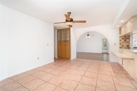 House in Punta Gorda, Florida 2 bedrooms, 164.25 sq.m. № 1637627 - photo 18