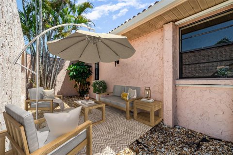 House in Punta Gorda, Florida 2 bedrooms, 164.25 sq.m. № 1637627 - photo 9
