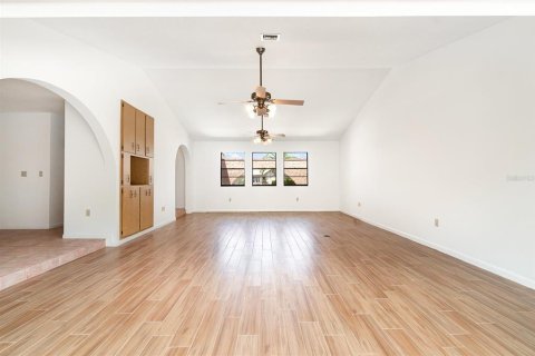 House in Punta Gorda, Florida 2 bedrooms, 164.25 sq.m. № 1637627 - photo 13