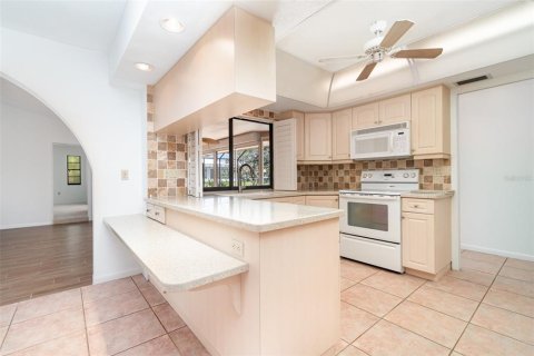 House in Punta Gorda, Florida 2 bedrooms, 164.25 sq.m. № 1637627 - photo 19