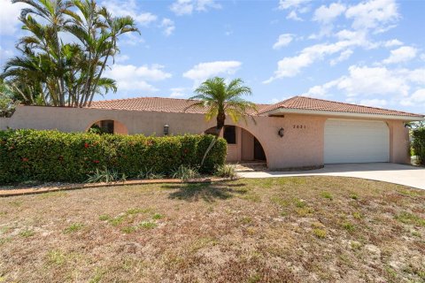 House in Punta Gorda, Florida 2 bedrooms, 164.25 sq.m. № 1637627 - photo 6