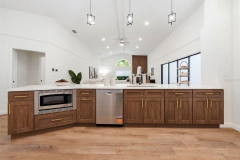 Villa ou maison à vendre à Tarpon Springs, Floride: 4 chambres, 287.63 m2 № 2417068 - photo 9
