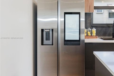 Снять в аренду виллу или дом в Норт-Майами, Флорида 3 спальни, 101.45м2, № 1992516 - фото 8