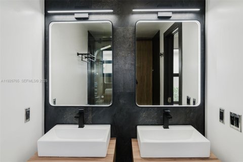 Снять в аренду виллу или дом в Норт-Майами, Флорида 3 спальни, 101.45м2, № 1992516 - фото 30