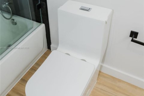 Снять в аренду виллу или дом в Норт-Майами, Флорида 3 спальни, 101.45м2, № 1992516 - фото 28