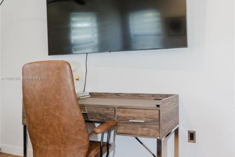 Снять в аренду виллу или дом в Норт-Майами, Флорида 3 спальни, 101.45м2, № 1992516 - фото 24