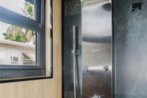 Снять в аренду виллу или дом в Норт-Майами, Флорида 3 спальни, 101.45м2, № 1992516 - фото 27