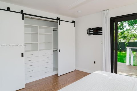 Снять в аренду виллу или дом в Норт-Майами, Флорида 3 спальни, 101.45м2, № 1992516 - фото 23