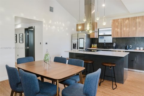 Снять в аренду виллу или дом в Норт-Майами, Флорида 3 спальни, 101.45м2, № 1992516 - фото 11