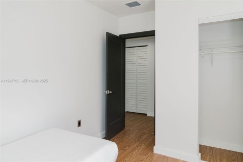 Снять в аренду виллу или дом в Норт-Майами, Флорида 3 спальни, 101.45м2, № 1992516 - фото 19