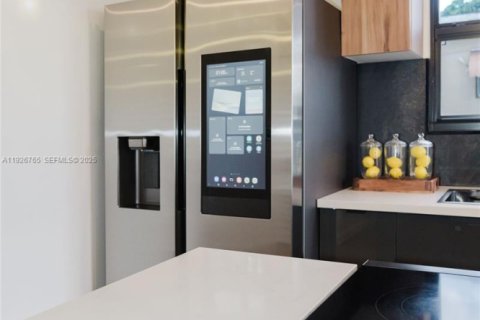 Снять в аренду виллу или дом в Норт-Майами, Флорида 3 спальни, 101.45м2, № 1992516 - фото 9