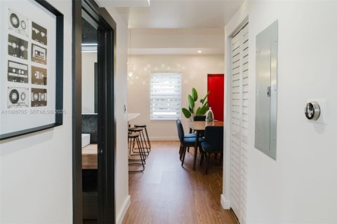 Снять в аренду виллу или дом в Норт-Майами, Флорида 3 спальни, 101.45м2, № 1992516 - фото 16