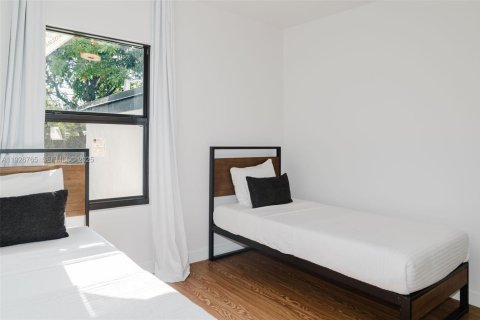 Снять в аренду виллу или дом в Норт-Майами, Флорида 3 спальни, 101.45м2, № 1992516 - фото 18