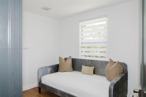 Снять в аренду виллу или дом в Норт-Майами, Флорида 3 спальни, 101.45м2, № 1992516 - фото 25