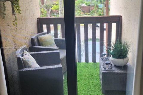 Купить таунхаус в Майами, Флорида 3 спальни, 144м2, № 2057143 - фото 2