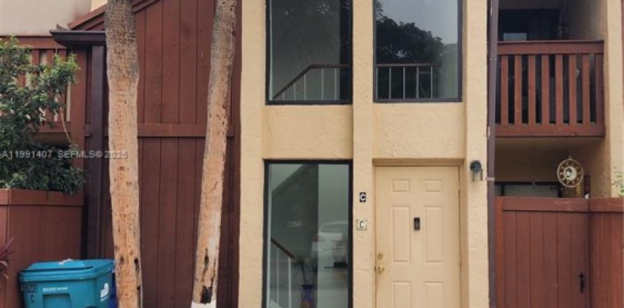 Таунхаус в Майами, Флорида 3 спальни, 144м2 № 2057143