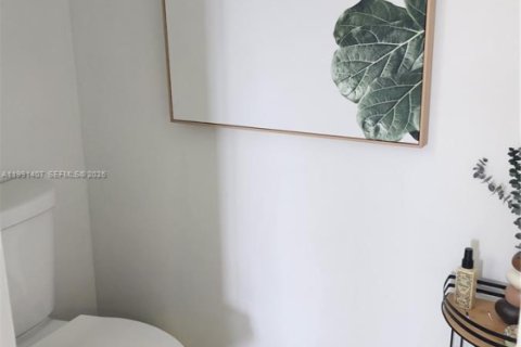 Купить таунхаус в Майами, Флорида 3 спальни, 144м2, № 2057143 - фото 16