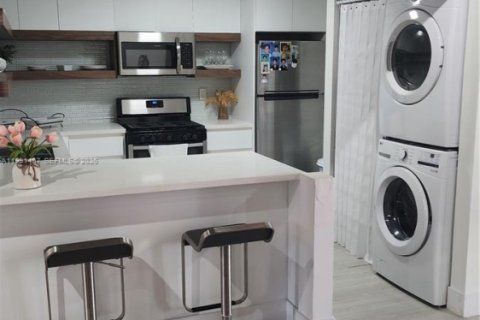 Купить таунхаус в Майами, Флорида 3 спальни, 144м2, № 2057143 - фото 10