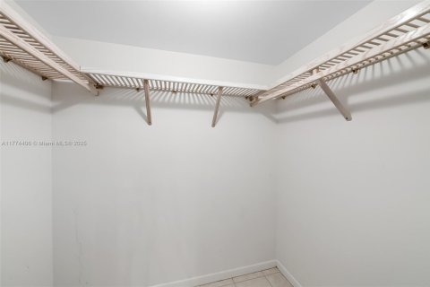 Copropriété à vendre à Fort Lauderdale, Floride: 1 chambre, 101.08 m2 № 2035641 - photo 15