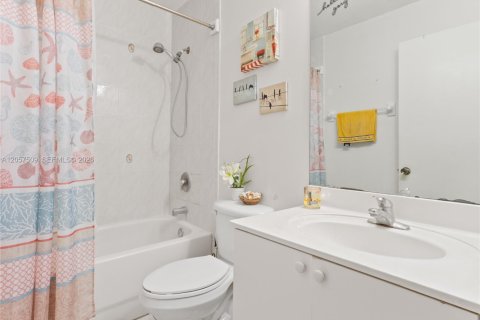 Купить таунхаус в Хомстед, Флорида 3 спальни, 141.03м2, № 2168132 - фото 7