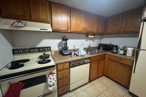 Condominio en venta en Lauderhill, Florida, 1 dormitorio, 74.32 m2 № 1990567 - foto 14
