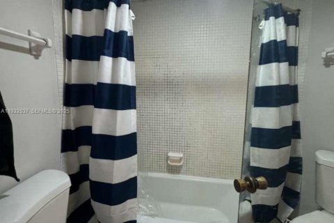 Condominio en venta en Lauderhill, Florida, 1 dormitorio, 74.32 m2 № 1990567 - foto 19