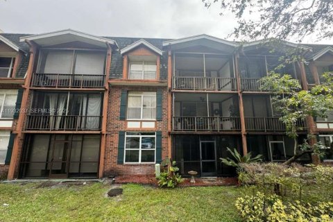 Condominio en venta en Lauderhill, Florida, 1 dormitorio, 74.32 m2 № 1990567 - foto 3