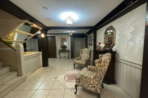 Condominio en venta en Lauderhill, Florida, 1 dormitorio, 74.32 m2 № 1990567 - foto 5