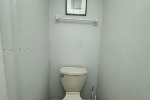 Condominio en venta en Lauderhill, Florida, 1 dormitorio, 74.32 m2 № 1990567 - foto 20