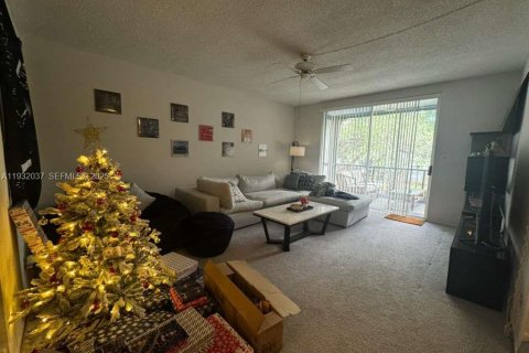 Condominio en venta en Lauderhill, Florida, 1 dormitorio, 74.32 m2 № 1990567 - foto 10
