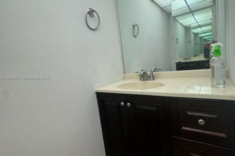 Condominio en venta en Lauderhill, Florida, 1 dormitorio, 74.32 m2 № 1990567 - foto 21