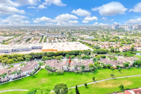 Снять в аренду кондоминиум в Майами, Флорида 3 спальни, 124.49м2, № 1967231 - фото 9