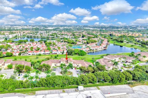 Снять в аренду кондоминиум в Майами, Флорида 3 спальни, 124.49м2, № 1967231 - фото 7