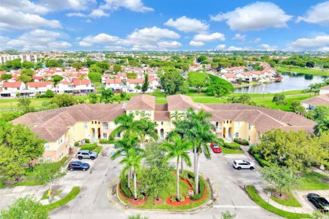 Снять в аренду кондоминиум в Майами, Флорида 3 спальни, 124.49м2, № 1967231 - фото 10