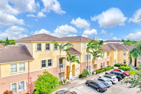 Снять в аренду кондоминиум в Майами, Флорида 3 спальни, 124.49м2, № 1967231 - фото 3