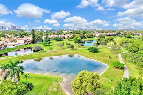 Снять в аренду кондоминиум в Майами, Флорида 3 спальни, 124.49м2, № 1967231 - фото 11